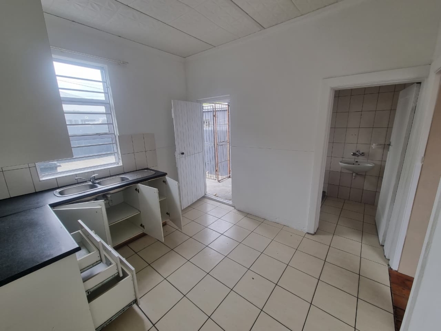 To Let 2 Bedroom Property for Rent in Lansdowne Western Cape